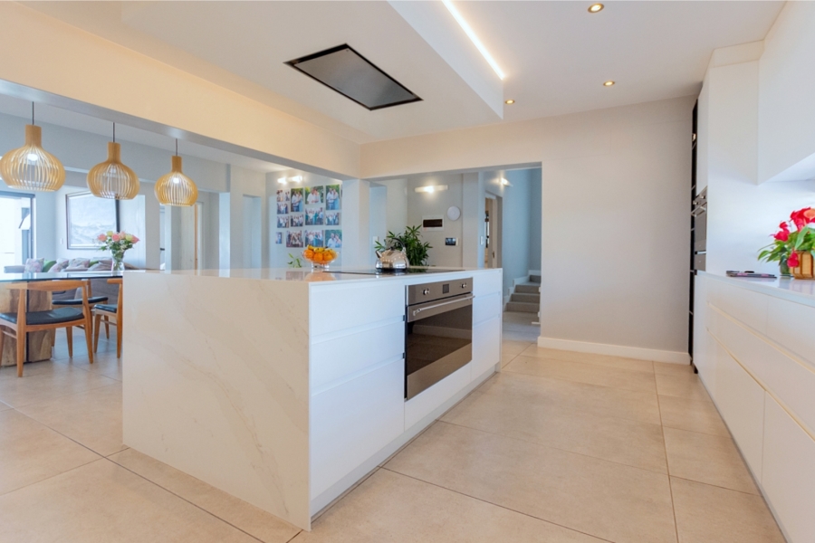 7 Bedroom Property for Sale in Calypso Beach Western Cape